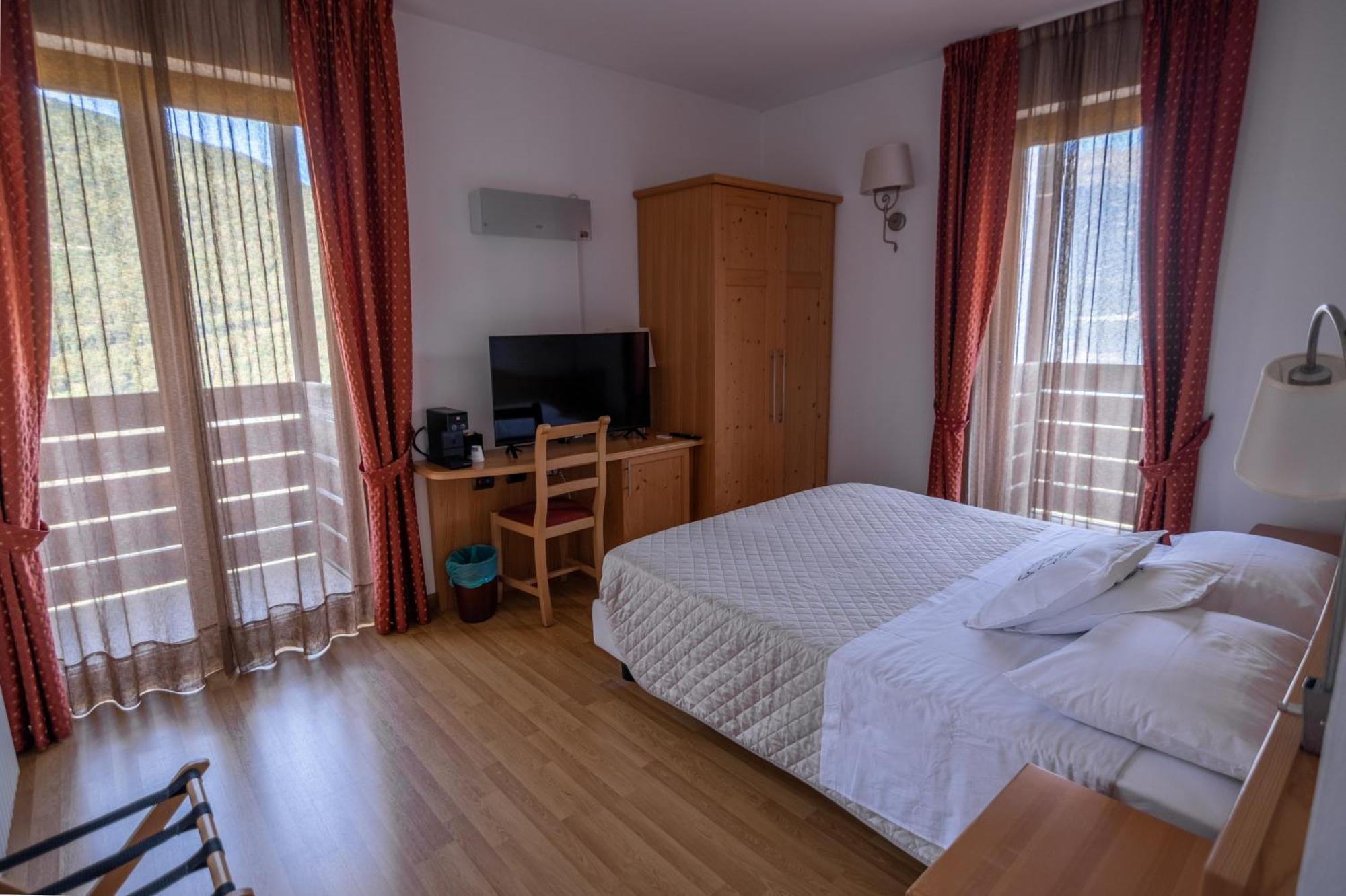 Finestra Sulle Alpi Hotel